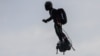 Franky Zapata «Flyboard Air» uçuş aparatında