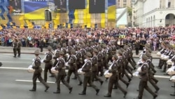 Танками по Крещатику: военный парад в Киеве ко Дню Независимости (видео)