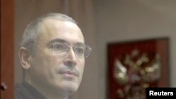 Russia -- Jailed Russian former oil tycoon Mikhail Khodorkovsky stands behind a glass wall before the start of a court session in Moscow, October 28, 2010.