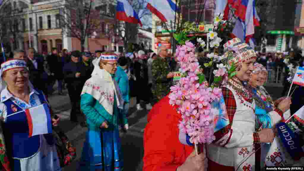 Колонна на улице Карла Маркса